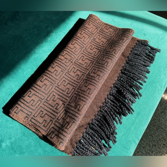Sold❌Authentic Fendi Wool Scarf - Picture 5 of 15